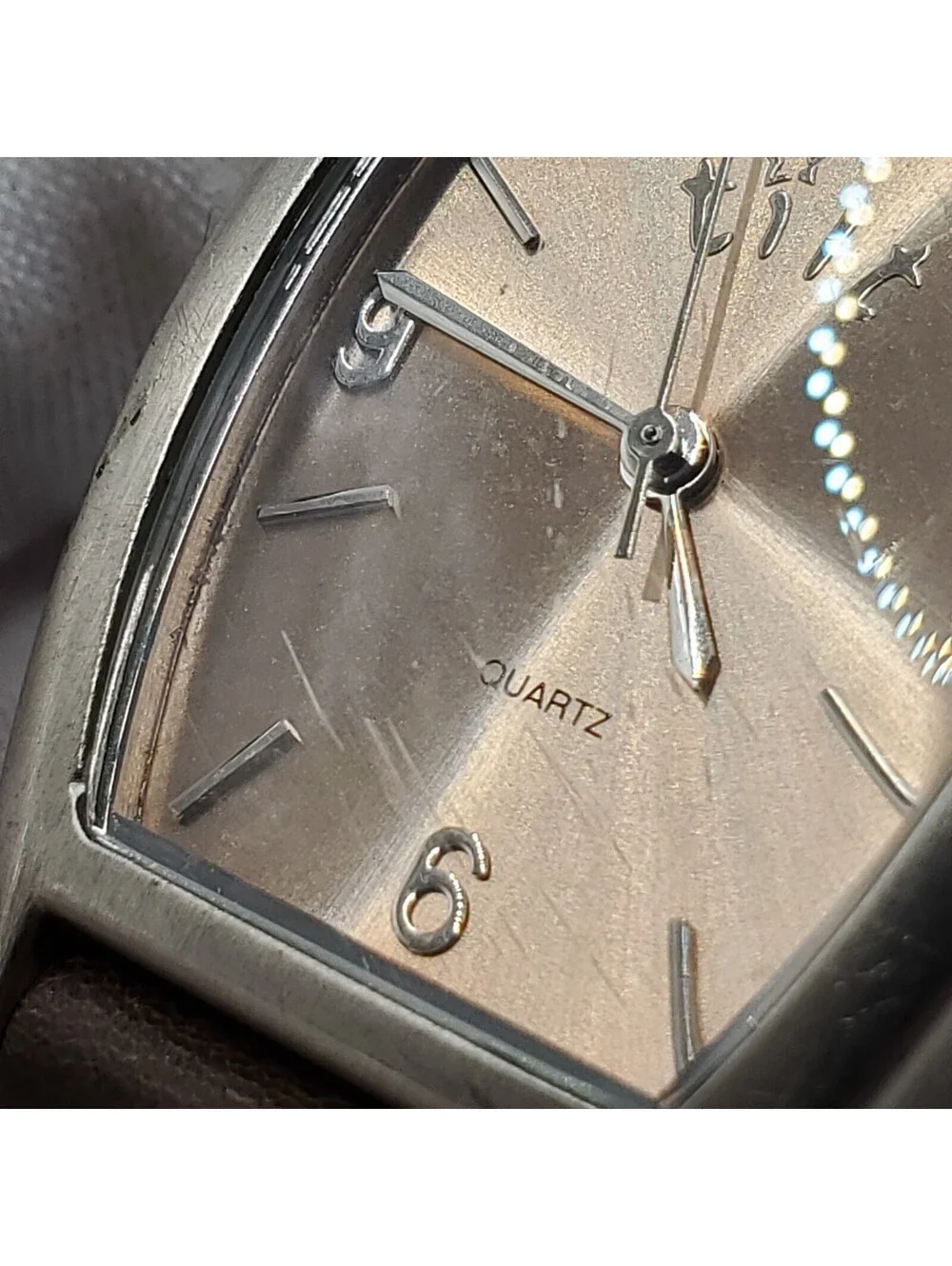 Tilt Leather Flower Band Watch New Battery Silver Tone